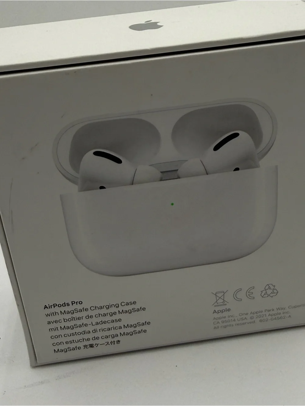 E7 Apple AirPods Pro MagSafe Charging Case MLWK3AM/A A2083 A2084 A2190 Open Box